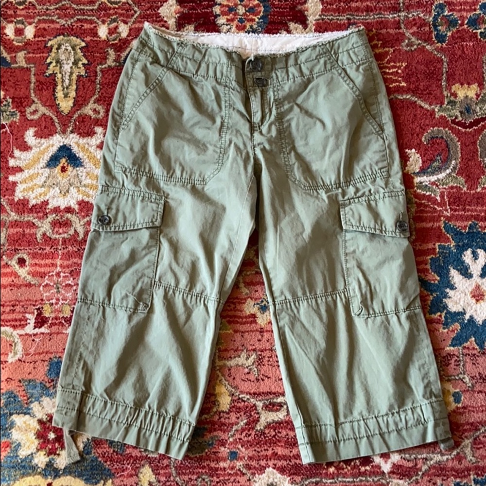 Banana Republic green cargo capris